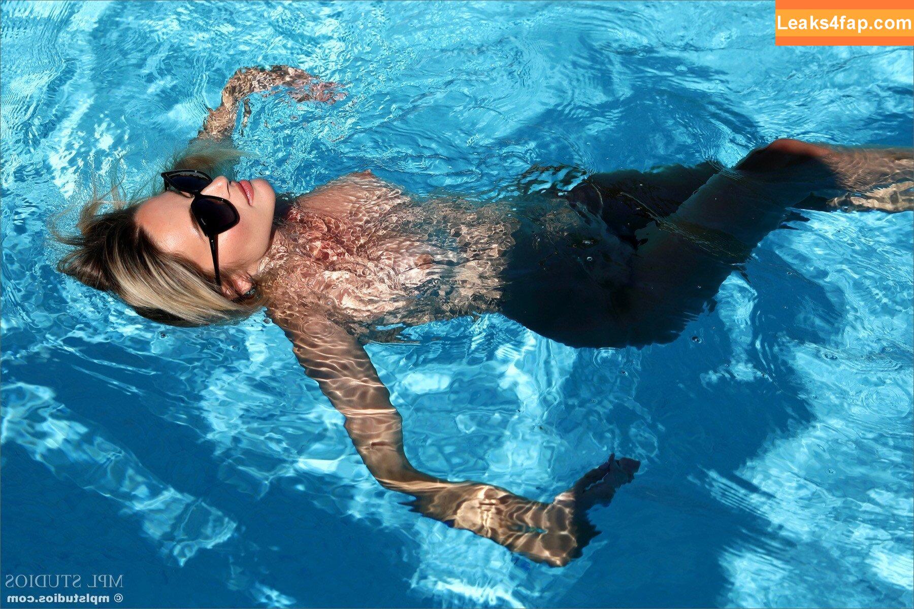 Cara Mell / im_your_supergirl / your_supergirl leaked photo photo #0400
