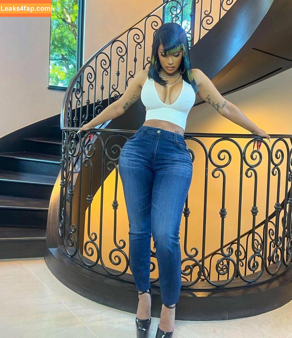 Cardi B / https: / iamcardib leaked photo photo #0119
