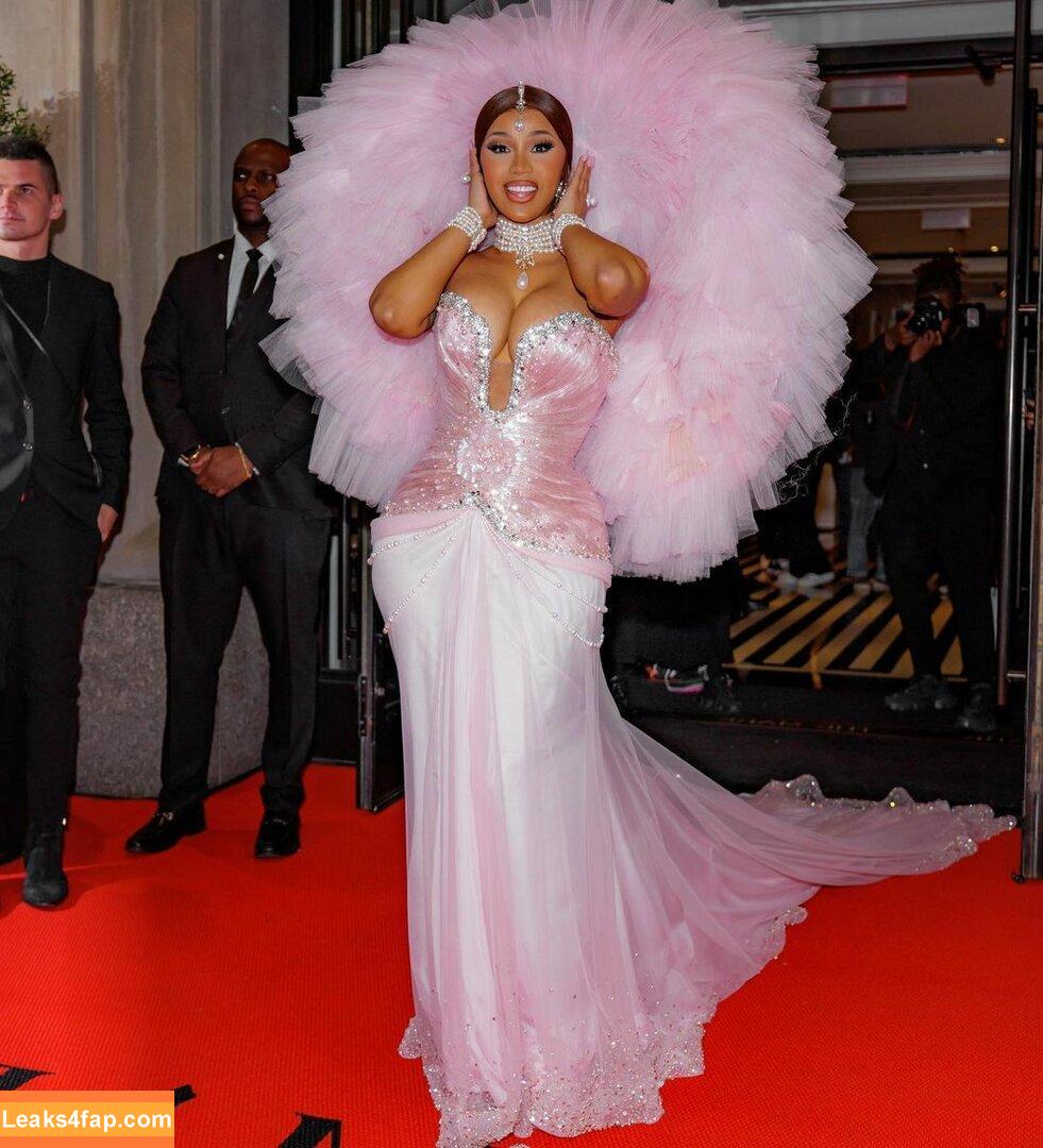 Cardi B / https: / iamcardib leaked photo photo #0126