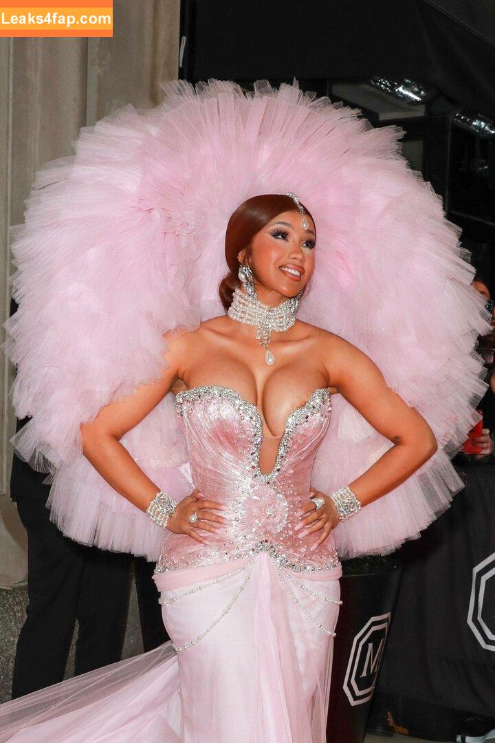 Cardi B / https: / iamcardib leaked photo photo #0141