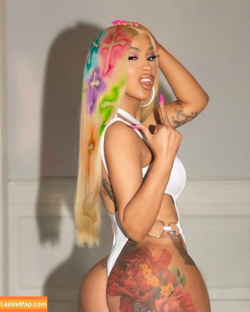 Cardi B / https: / iamcardib leaked photo photo #0181