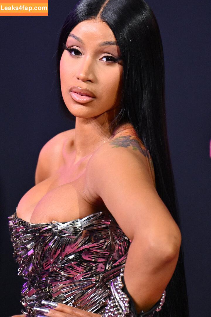 Cardi B / https: / iamcardib leaked photo photo #0270