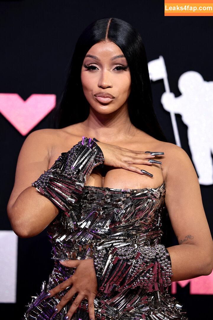 Cardi B / https: / iamcardib слитое фото фото #0271