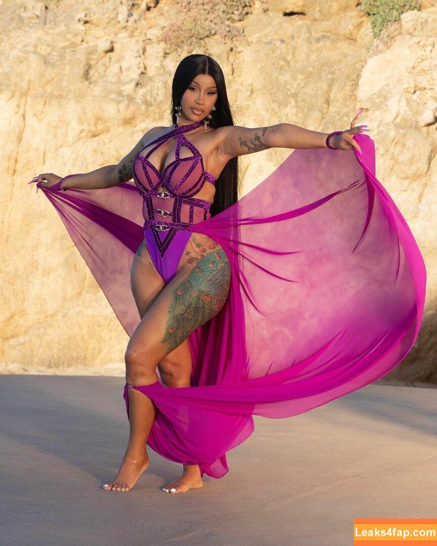 Cardi B / https: / iamcardib leaked photo photo #0290
