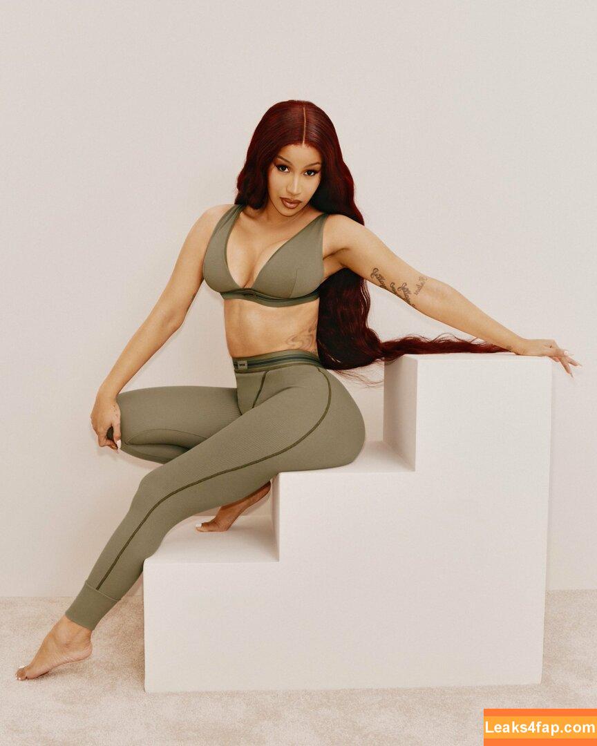 Cardi B / https: / iamcardib leaked photo photo #0300