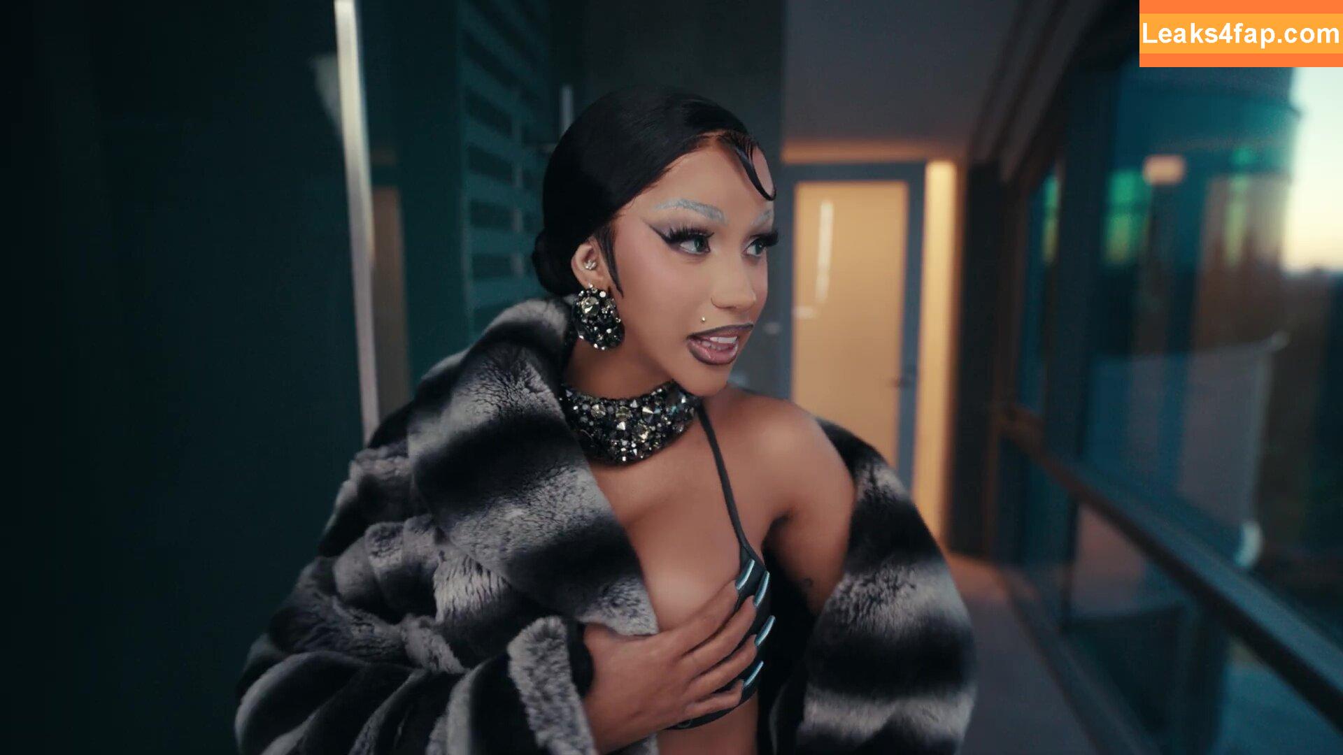 Cardi B / https: / iamcardib leaked photo photo #0329