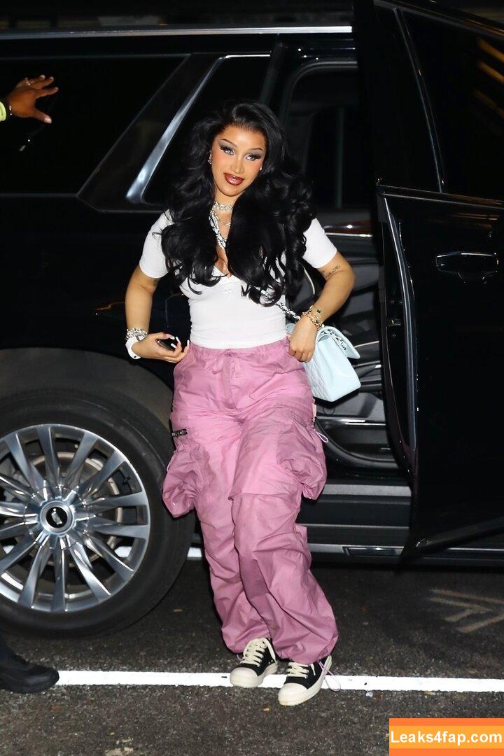 Cardi B / https: / iamcardib leaked photo photo #0390