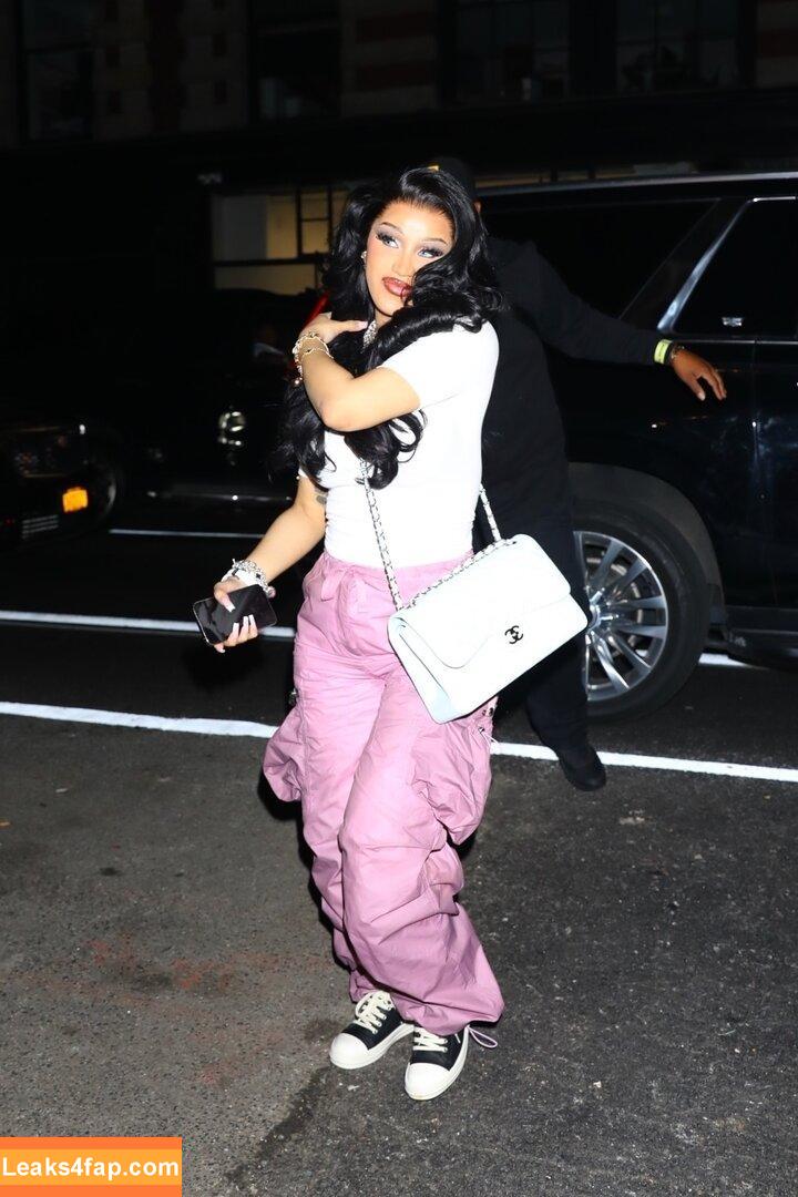 Cardi B / https: / iamcardib leaked photo photo #0393
