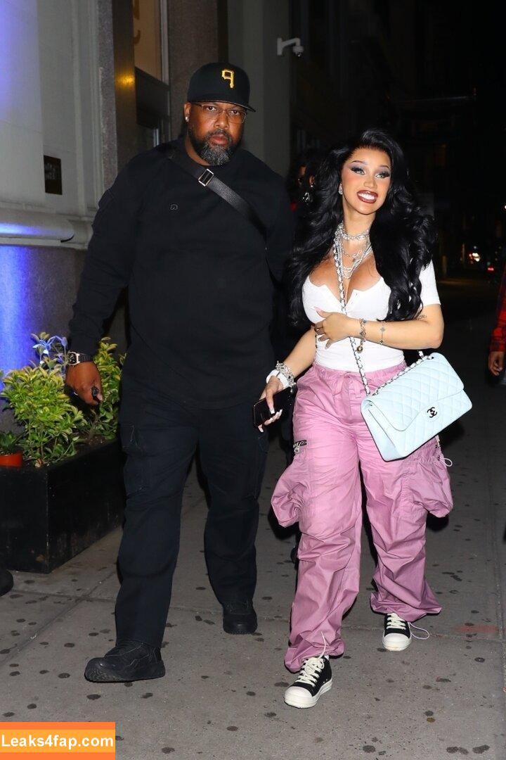 Cardi B / https: / iamcardib leaked photo photo #0396