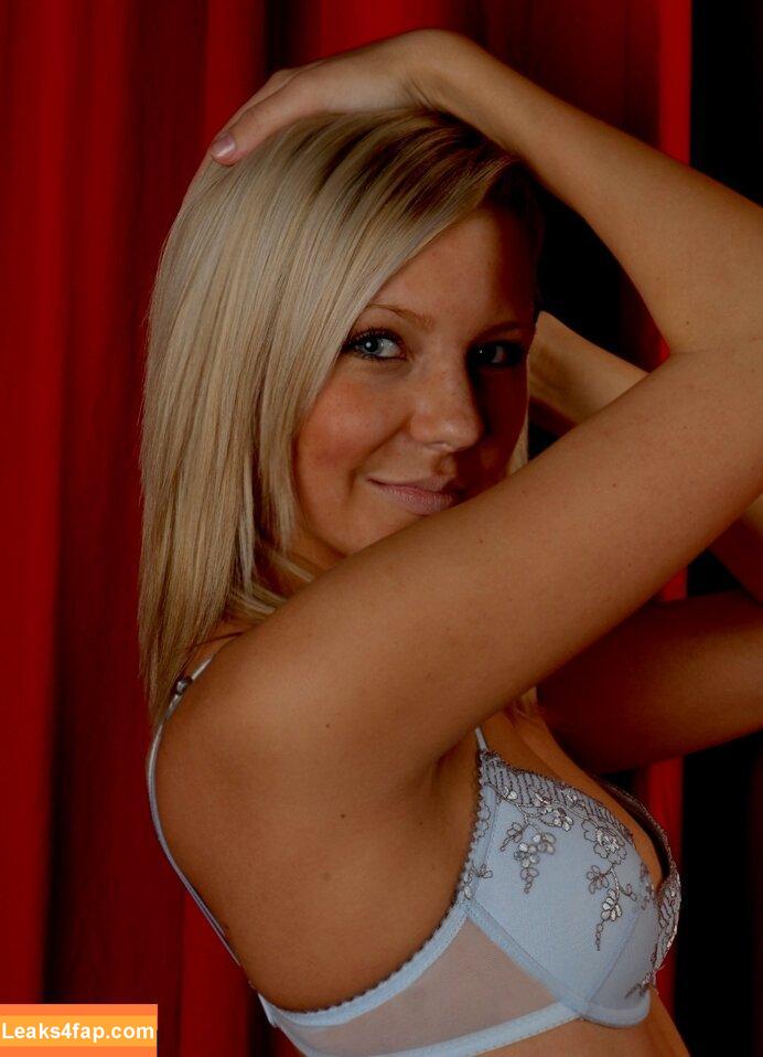 Carina Schwarz / carinaschwarz.at leaked photo photo #0006