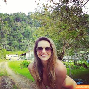 carinamoreschi photo #0018