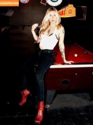 Carly Anderson photo #0014