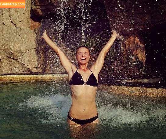 Carly Booth /  слитое фото фото #0002