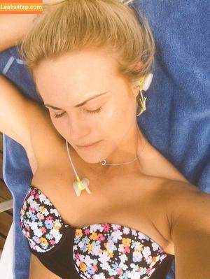 Carly Booth photo #0008