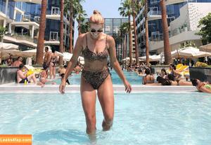 Carly Booth photo #0010
