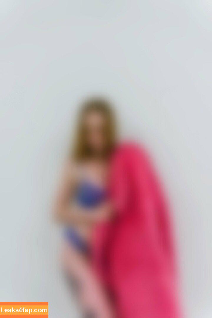 carlyraesummers /  leaked photo photo #0098