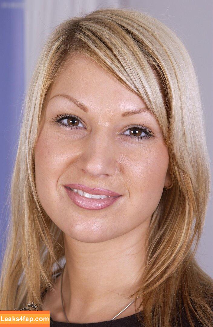 Carol Goldnerova / carol_goldnerova_official / carolgoldnerova leaked photo photo #0601