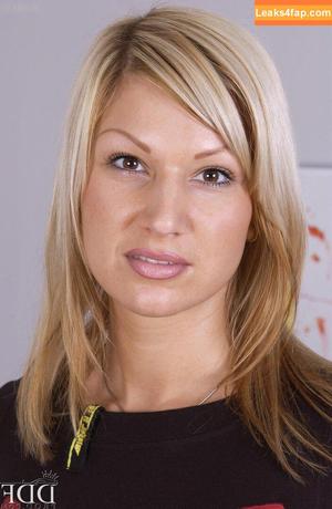 Carol Goldnerova photo #0612