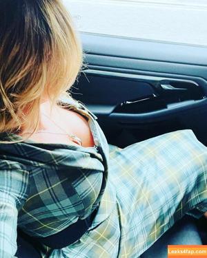 Carol Vorderman photo #0162