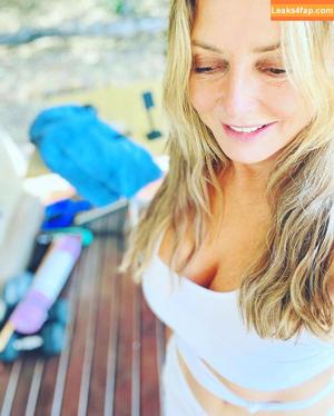 Carol Vorderman photo #0230