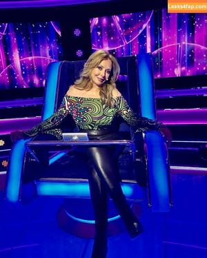 Carol Vorderman photo #0671