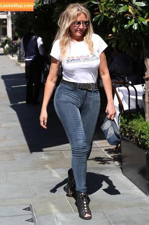 Carol Vorderman photo #0873