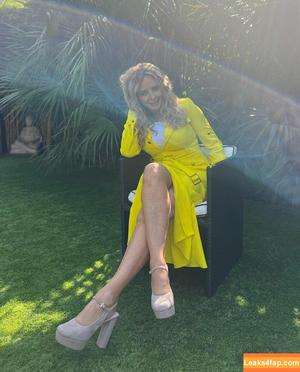 Carol Vorderman photo #0989