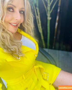 Carol Vorderman photo #0990