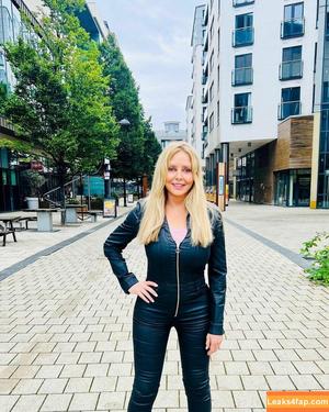 Carol Vorderman photo #1011