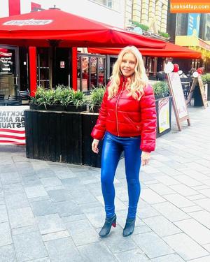 Carol Vorderman photo #1165