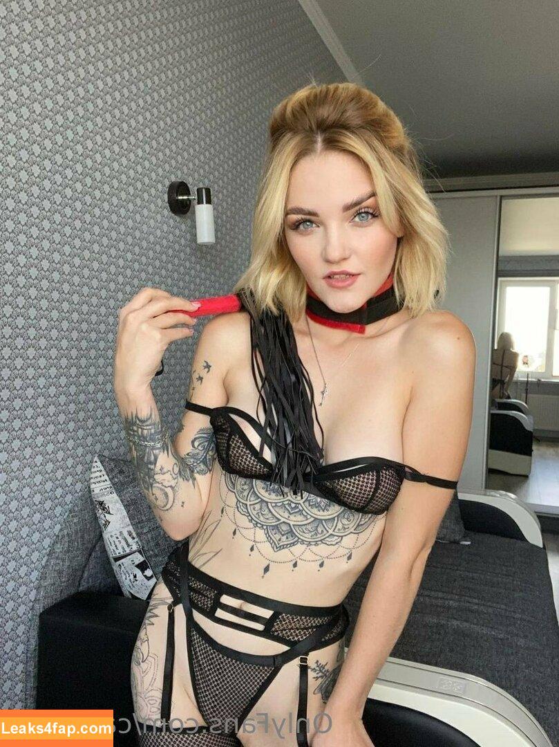 carol.xxx / carollinejane123742 leaked photo photo #0008