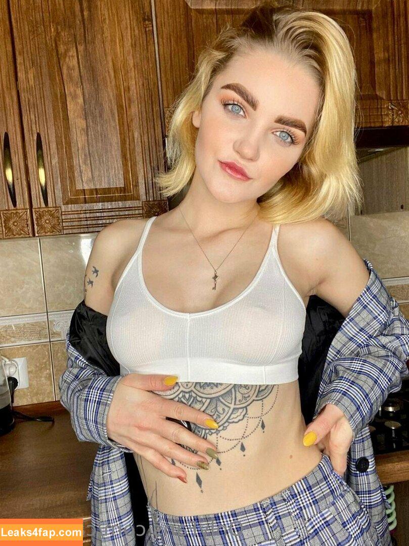 carol.xxx / carollinejane123742 leaked photo photo #0021