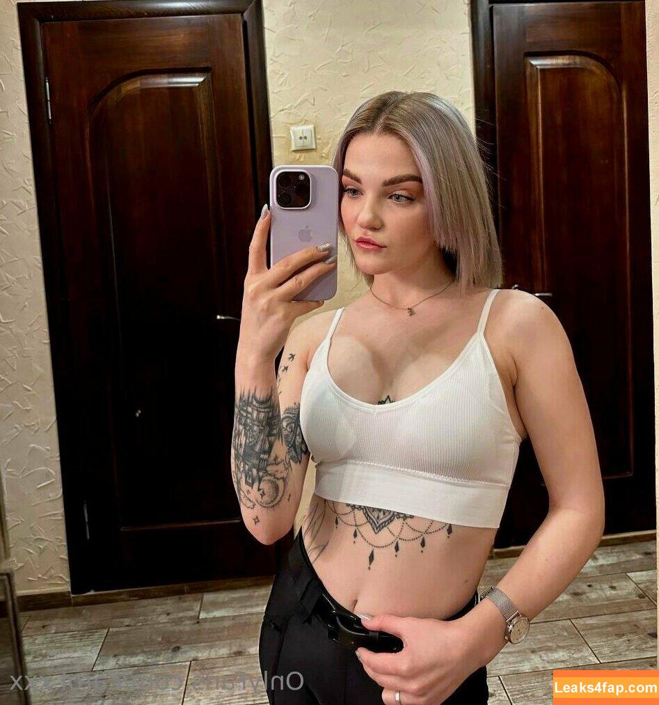 carol.xxx / carollinejane123742 leaked photo photo #0067