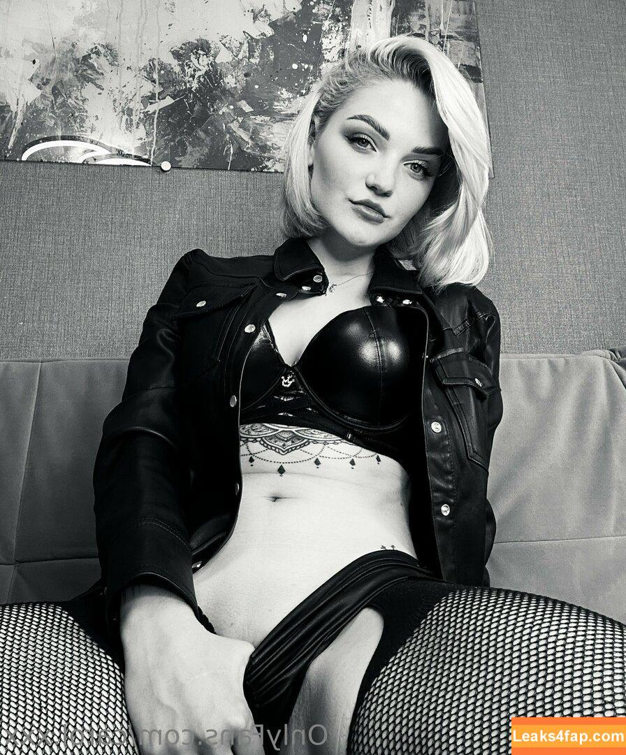 carol.xxx / carollinejane123742 leaked photo photo #0154