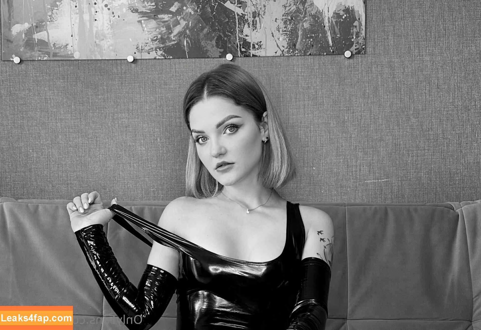 carol.xxx / carollinejane123742 leaked photo photo #0182