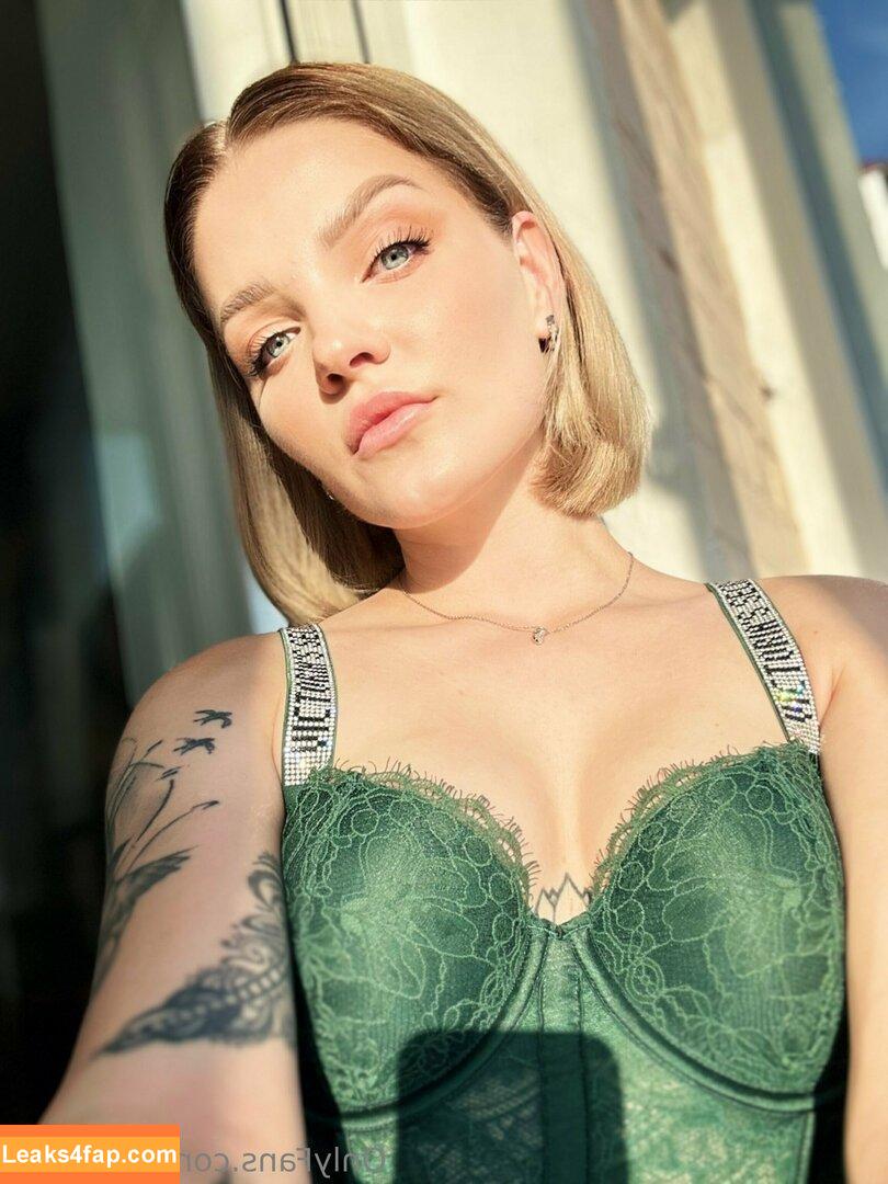 carol.xxx / carollinejane123742 leaked photo photo #0257