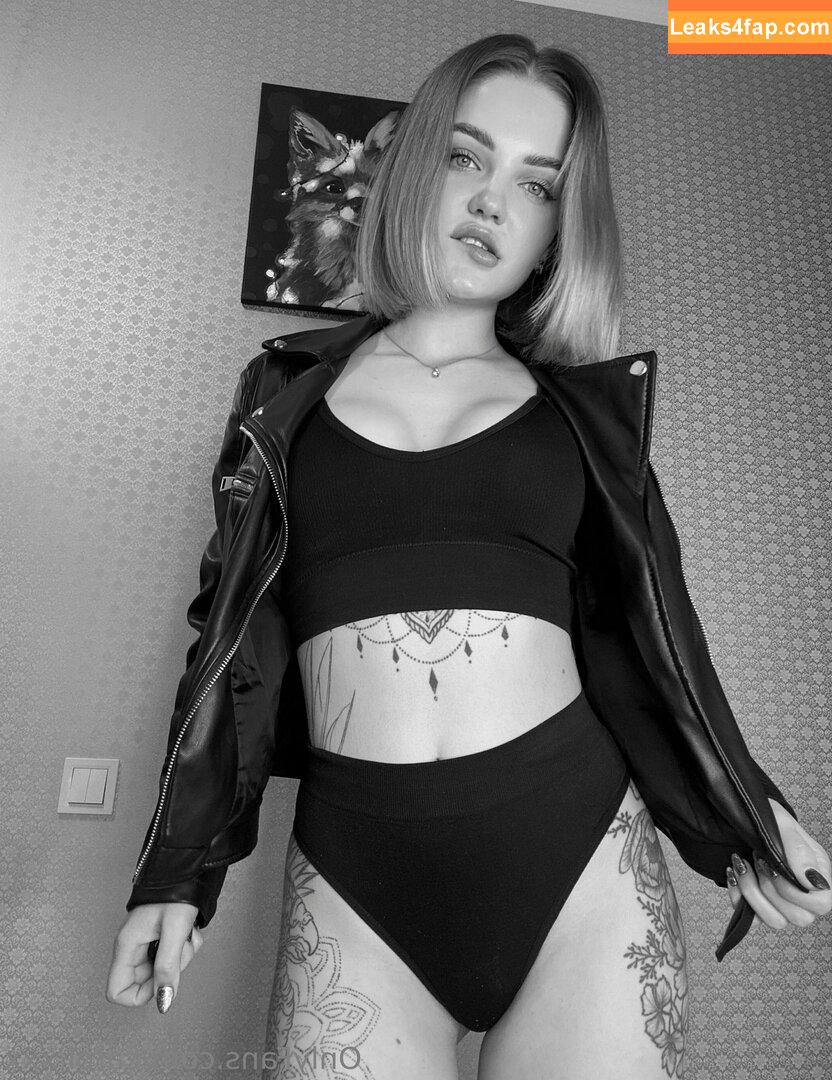carol.xxx / carollinejane123742 leaked photo photo #0289