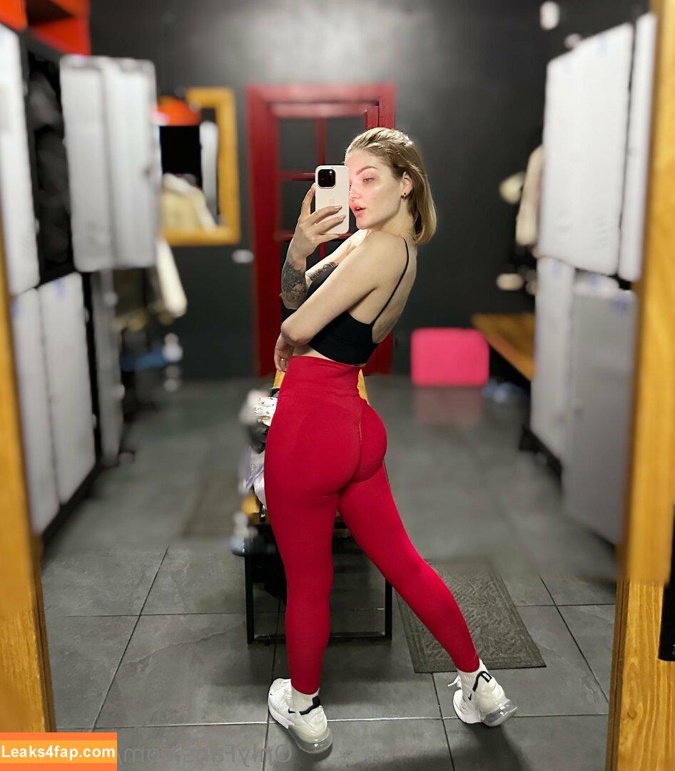 carol.xxx / carollinejane123742 leaked photo photo #0293