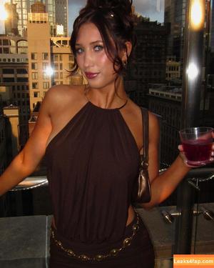Caroline Bowers photo #0019
