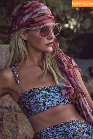 Caroline Trentini photo #0017