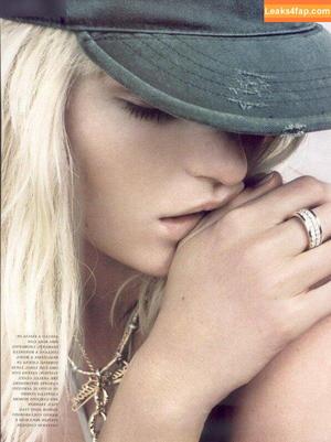 Caroline Winberg photo #0180