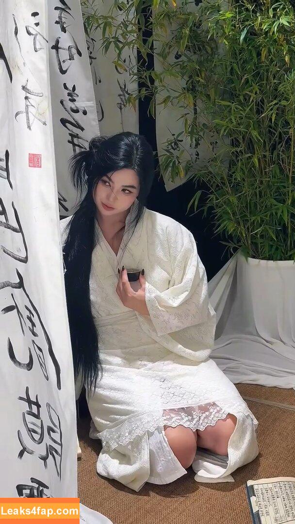 CarolineKwan / carolinekwann слитое фото фото #0595