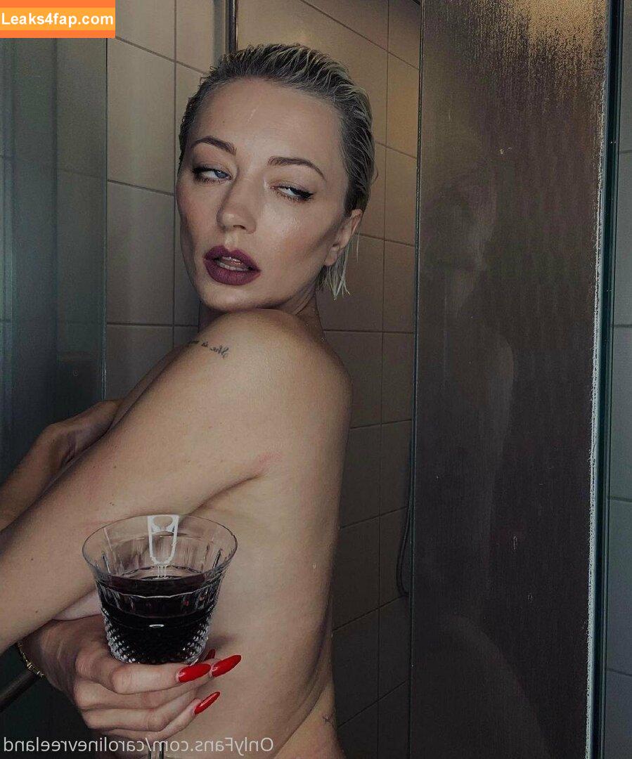 carolinevreeland /  leaked photo photo #0026