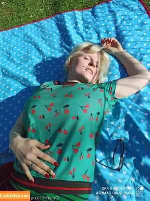 Casey Deluxe photo #0028