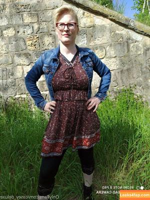 Casey Deluxe photo #0030