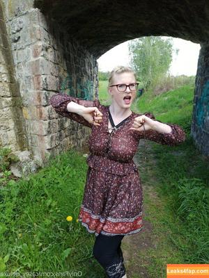 Casey Deluxe photo #0042