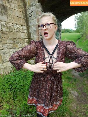 Casey Deluxe photo #0043