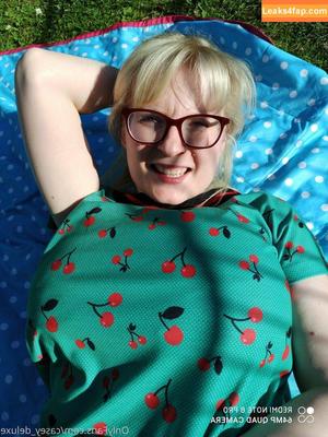 Casey Deluxe photo #0068