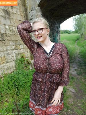 Casey Deluxe photo #0069