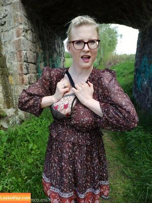 Casey Deluxe photo #0076